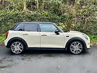 Used 2020 MINI Hatch Cooper Exclusive Pepper White - Interior and Exterior details 2