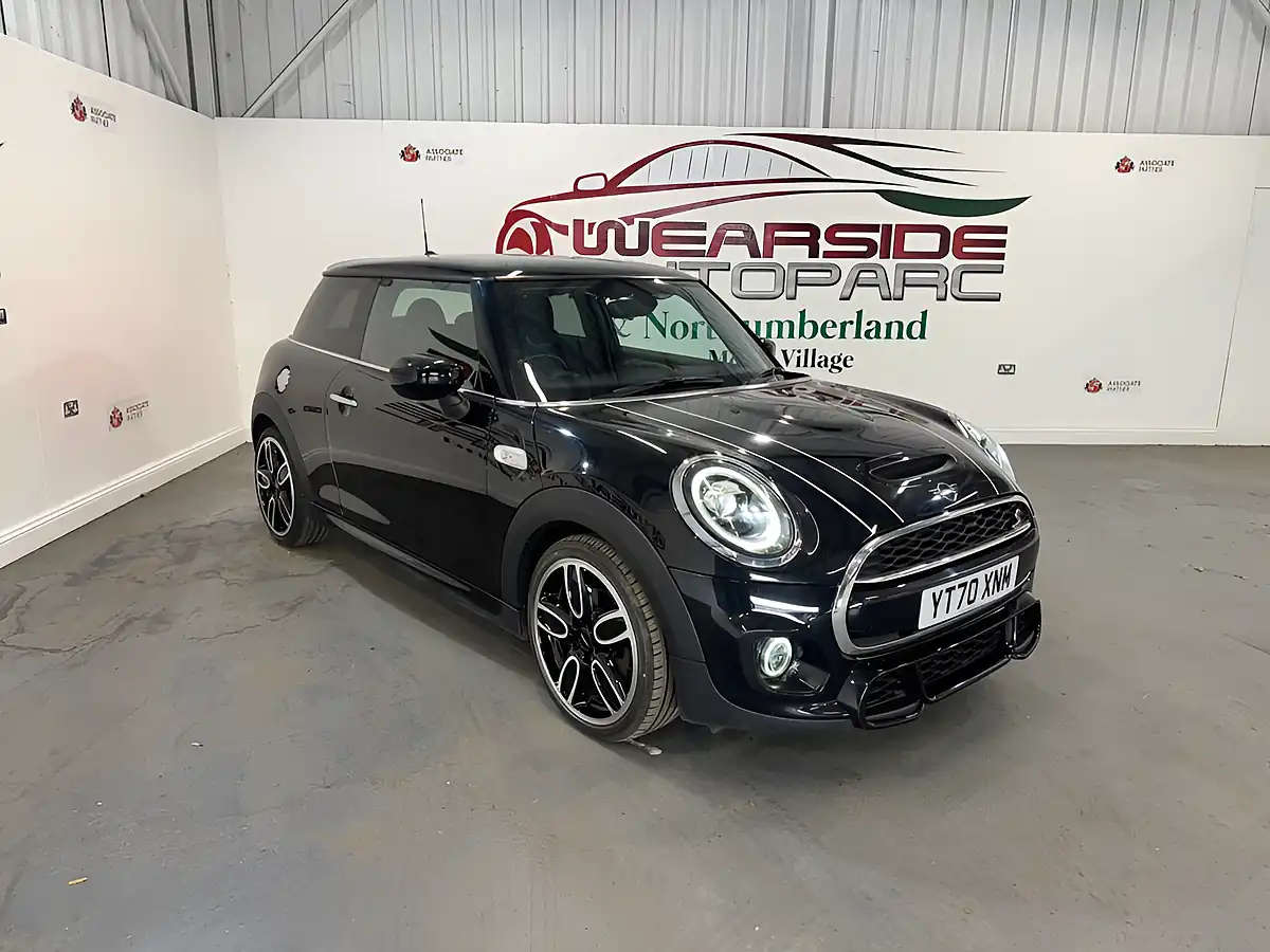 Used 2020 MINI Hatch Cooper S Sport Black - Front View