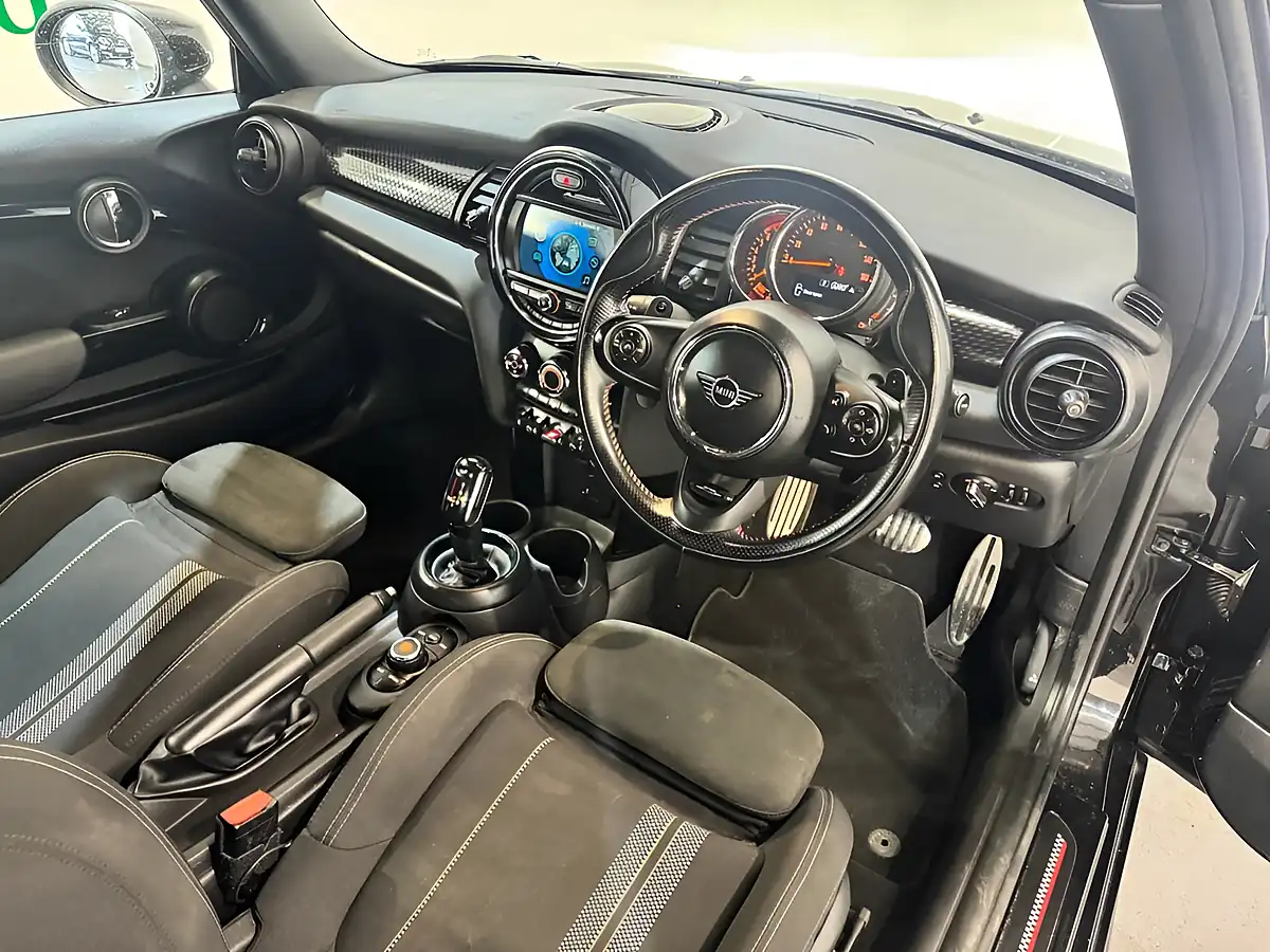 Used 2020 MINI Hatch Cooper S Sport Black - Interior and Exterior details 10