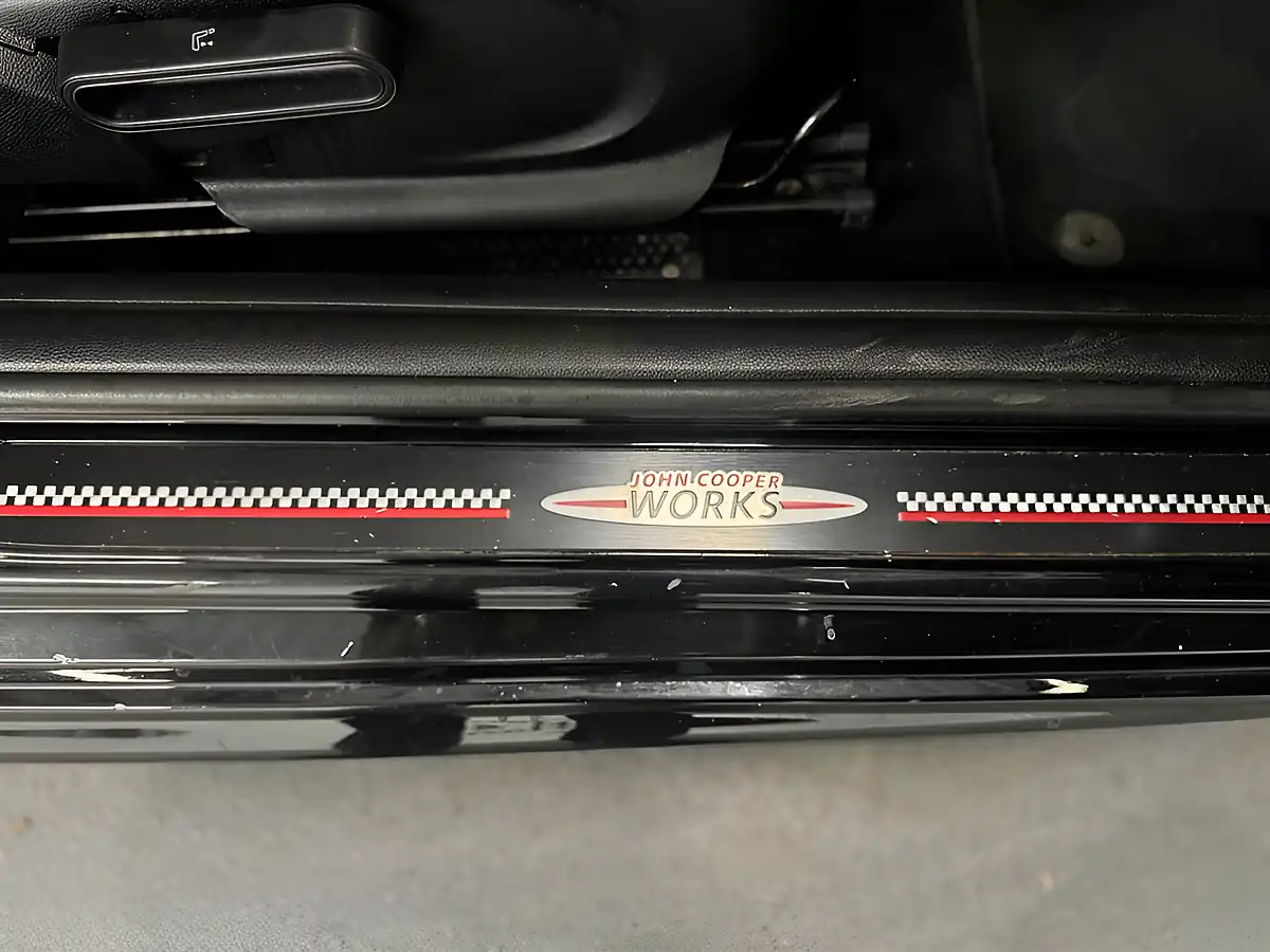 Used 2020 MINI Hatch Cooper S Sport Black - Interior and Exterior details 8