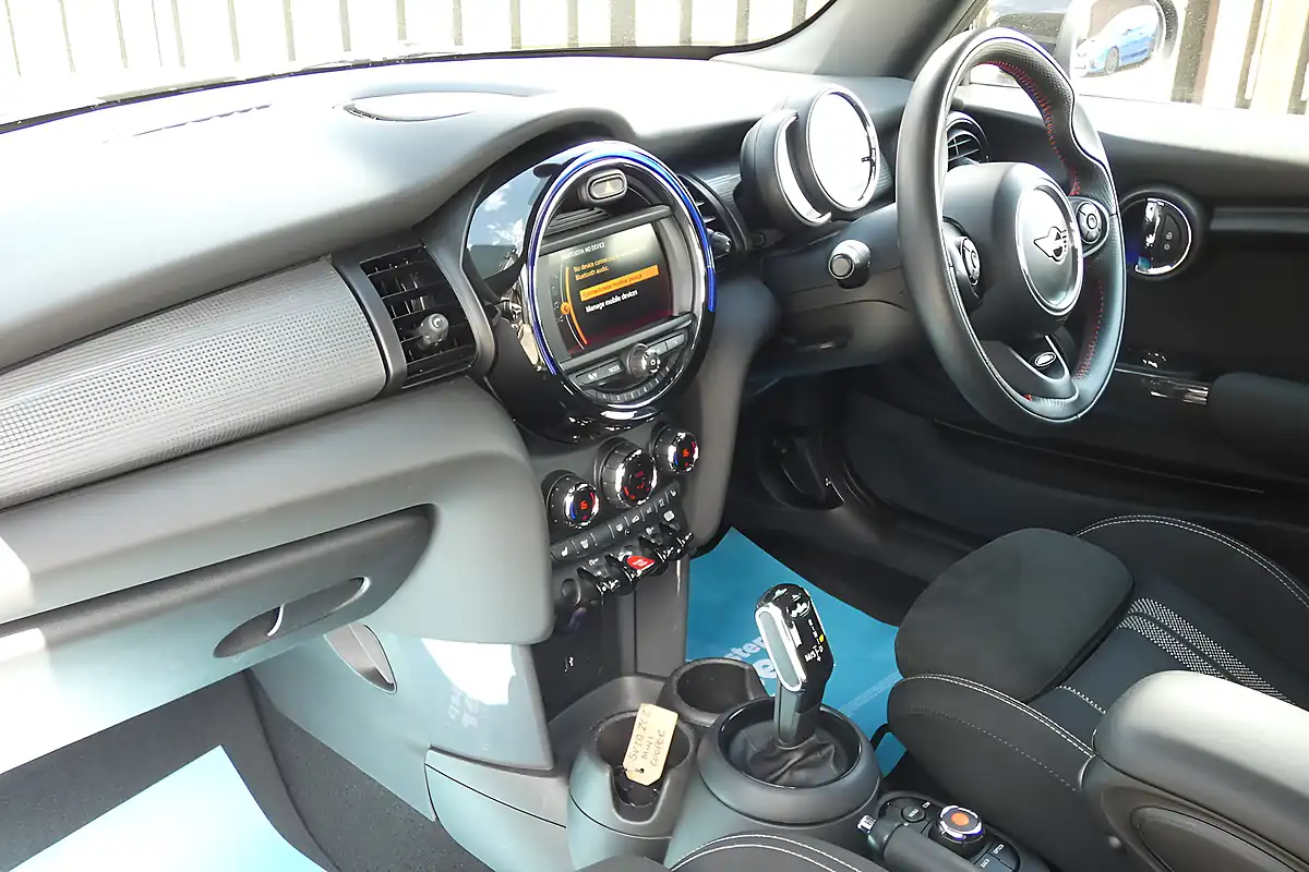 Used 2020 MINI Hatch Cooper Sport Midnight Black - Interior and Exterior details 10