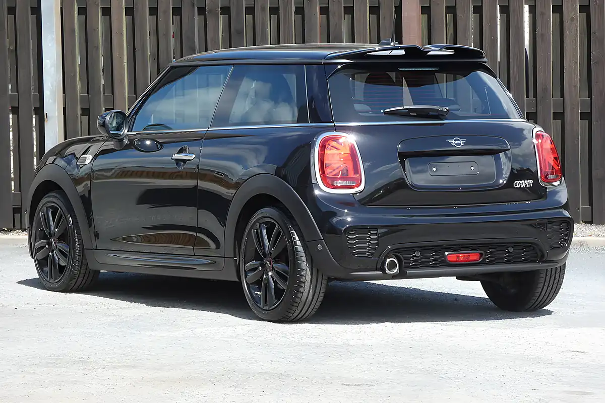 Used 2020 MINI Hatch Cooper Sport Midnight Black - Interior and Exterior details 4