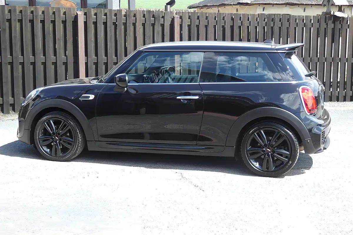Used 2020 MINI Hatch Cooper Sport Midnight Black - Interior and Exterior details 5
