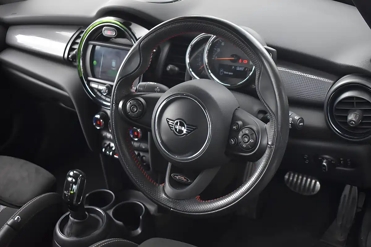 Used 2020 MINI Hatch Cooper Sport Midnight Black - Interior and Exterior details 12
