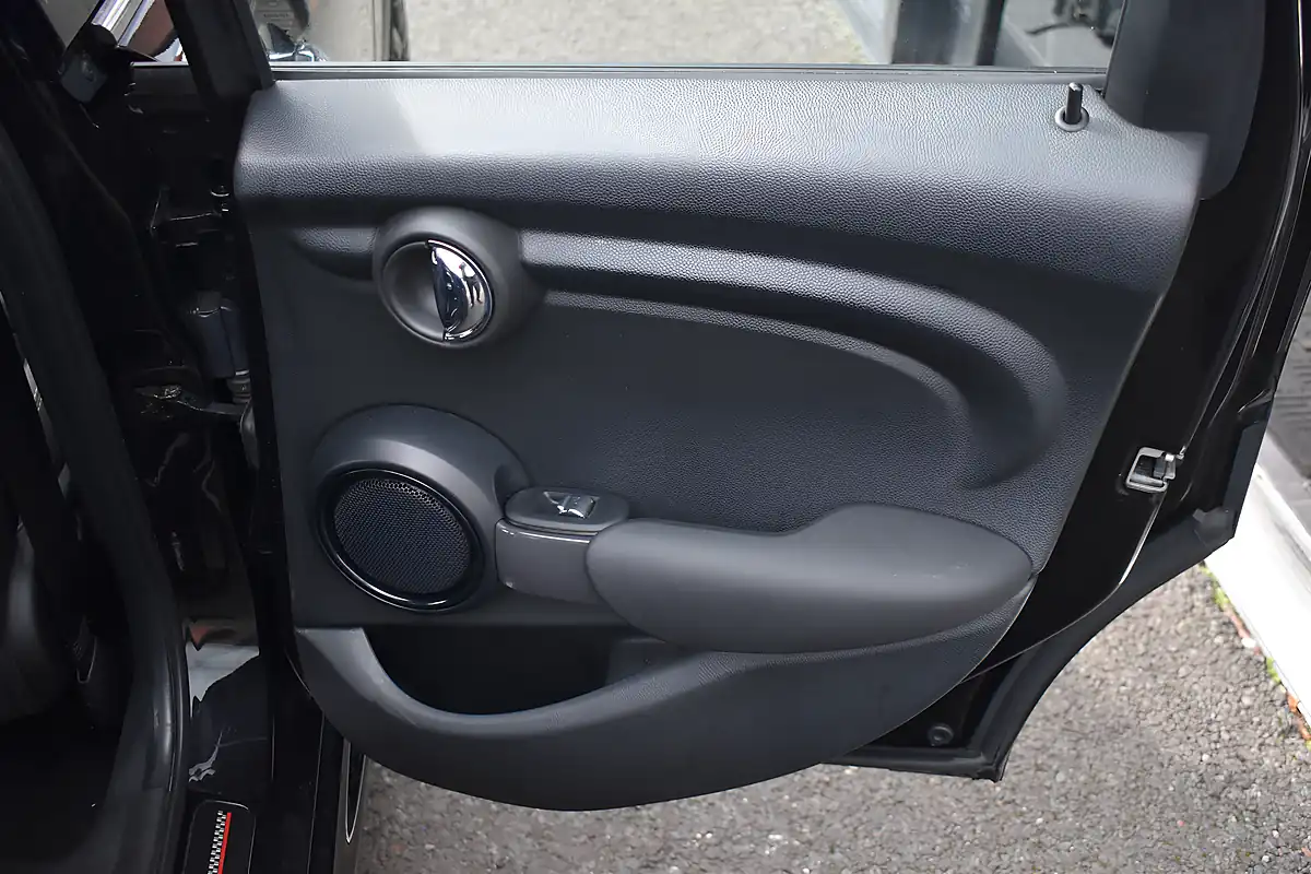 Used 2020 MINI Hatch Cooper Sport Midnight Black - Interior and Exterior details 13