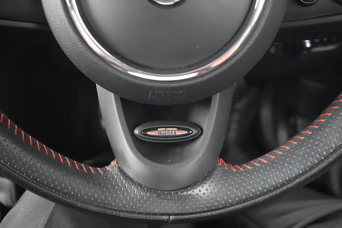 Used 2020 MINI Hatch Cooper Sport Midnight Black - Interior and Exterior details 17