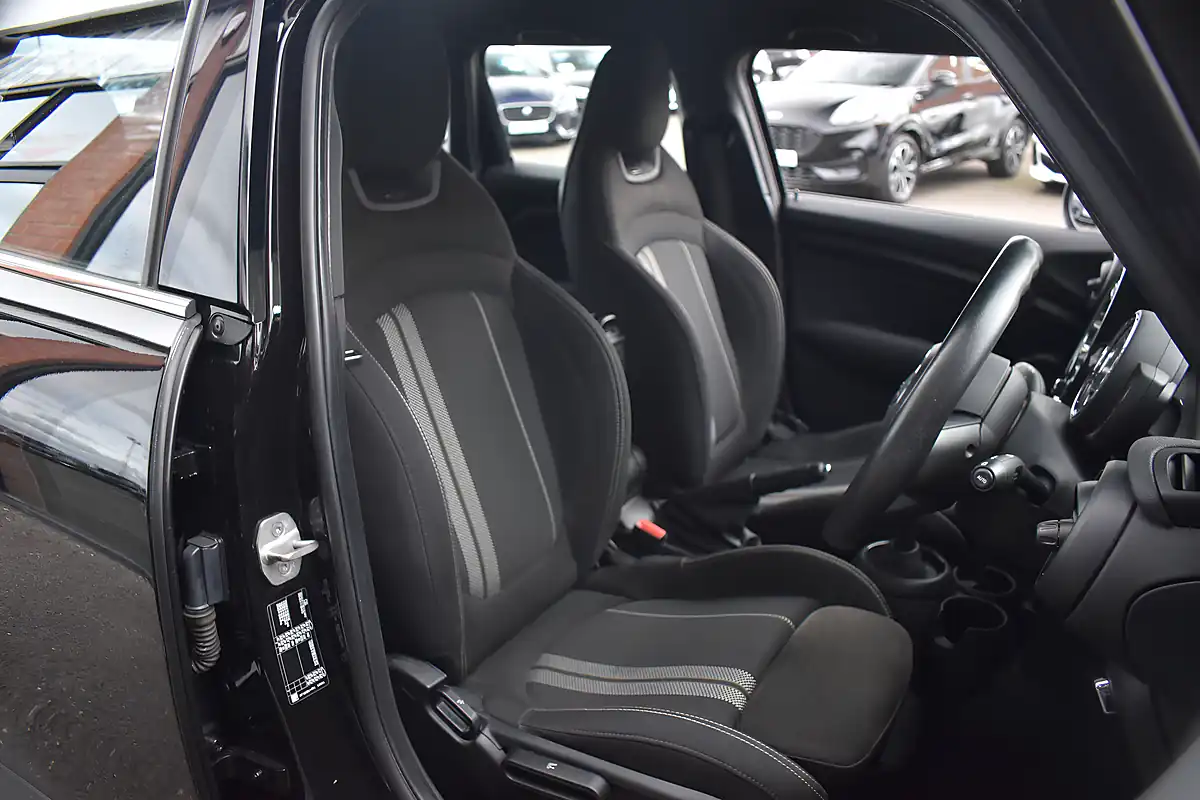 Used 2020 MINI Hatch Cooper Sport Midnight Black - Interior and Exterior details 7
