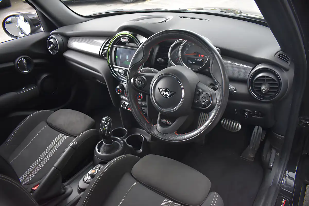 Used 2020 MINI Hatch Cooper Sport Midnight Black - Interior and Exterior details 8
