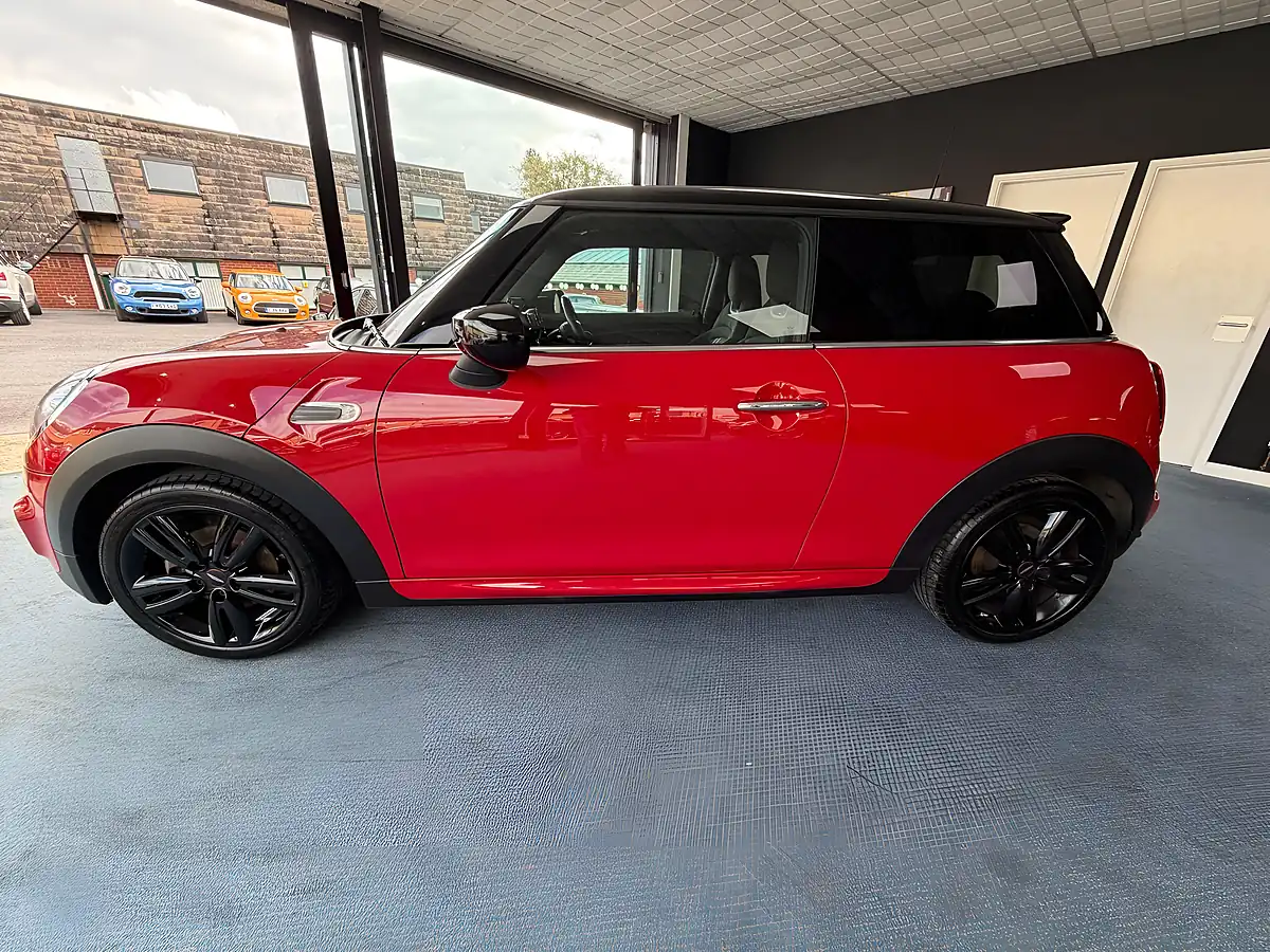 Used 2020 MINI Hatch Cooper Sport Red - Interior and Exterior details 6