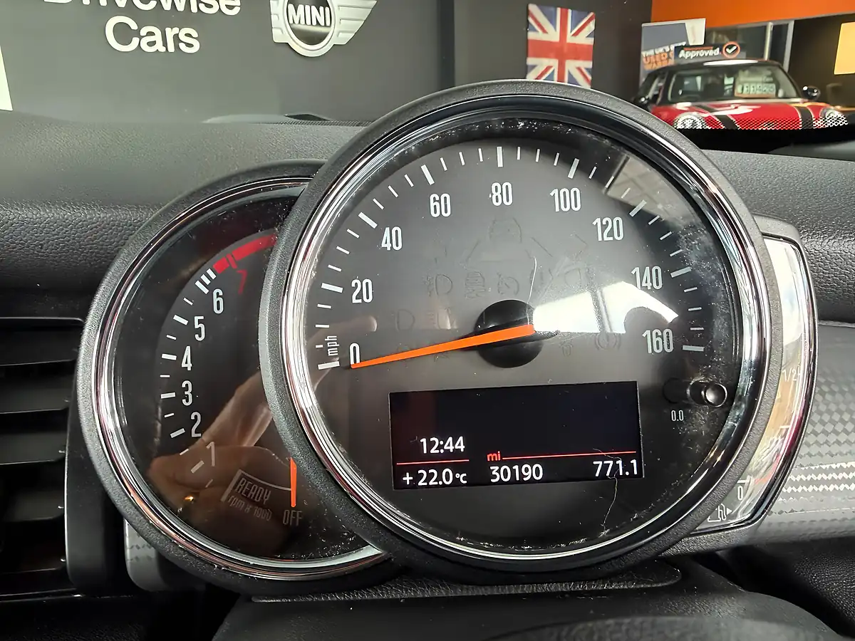 Used 2020 MINI Hatch Cooper Sport Silver - Interior and Exterior details 12