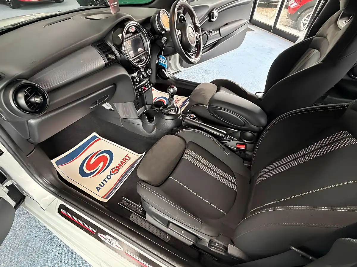 Used 2020 MINI Hatch Cooper Sport Silver - Interior and Exterior details 15