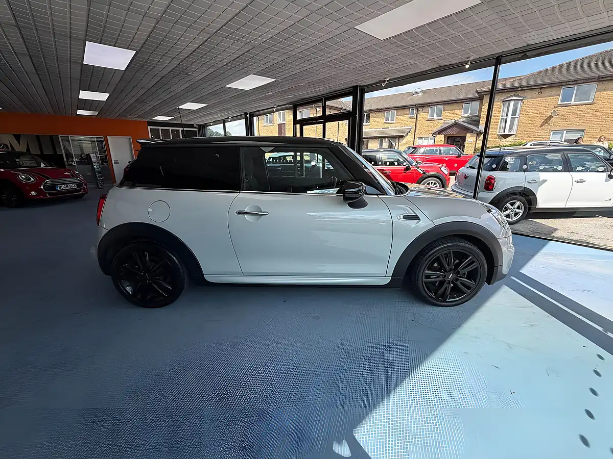 Used 2020 MINI Hatch Cooper Sport Silver - Interior and Exterior details 2
