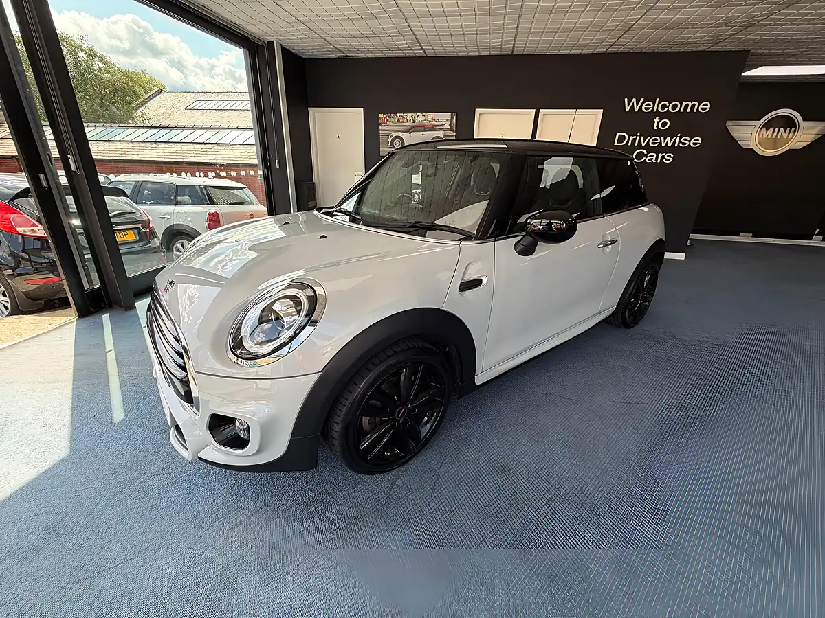 Used 2020 MINI Hatch Cooper Sport Silver - Interior and Exterior details 5