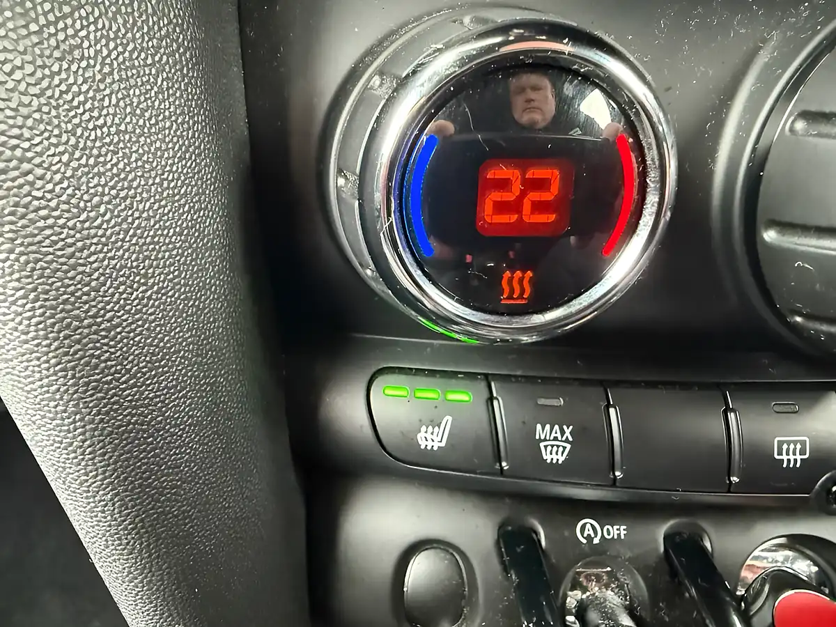 Used 2020 MINI Hatch Cooper Sport Starlight Blue - Interior and Exterior details 10