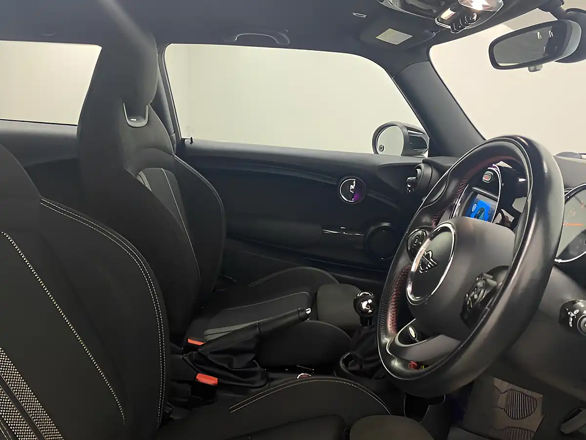 Used 2020 MINI Hatch Cooper Sport White - Interior and Exterior details 10