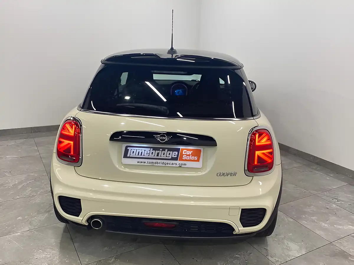 Used 2020 MINI Hatch Cooper Sport White - Interior and Exterior details 7