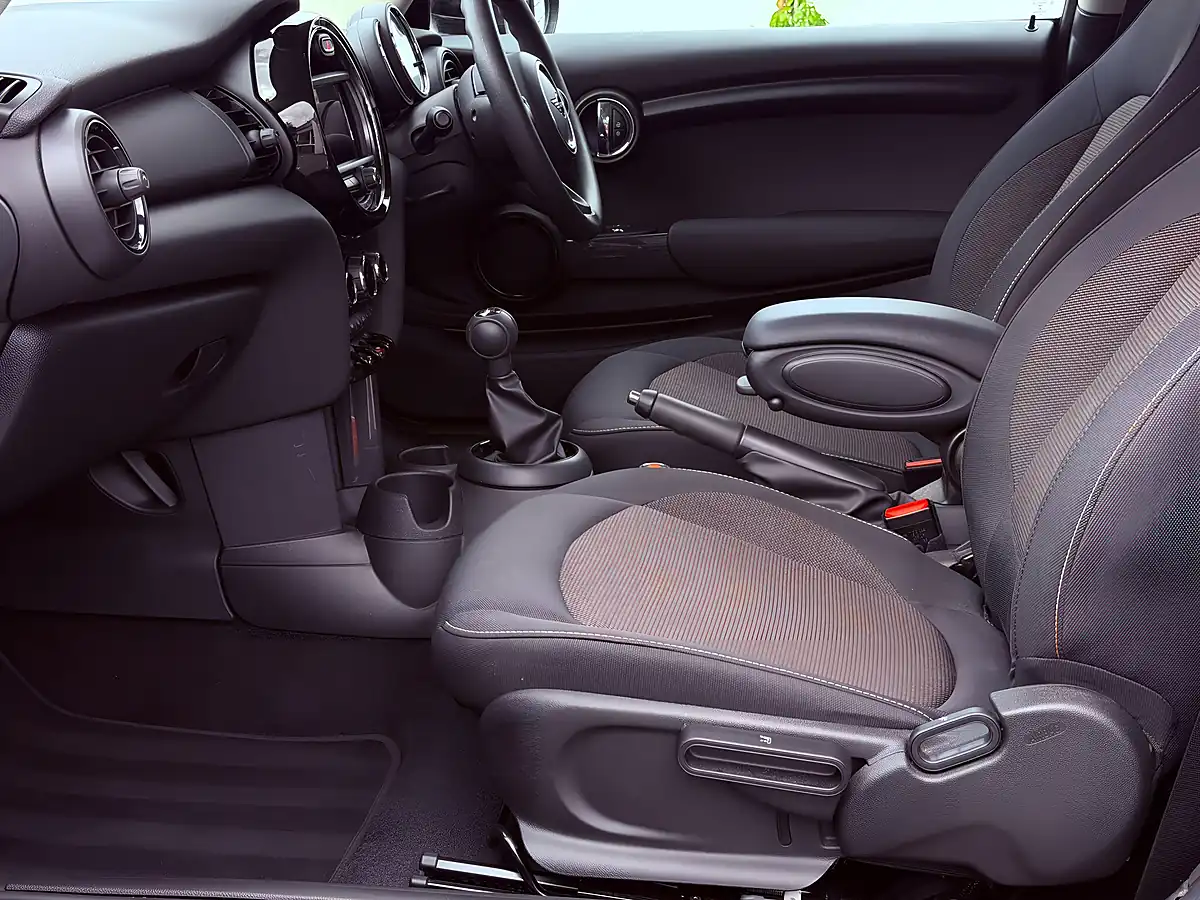 Used 2020 MINI Hatch One Classic Black - Interior and Exterior details 12