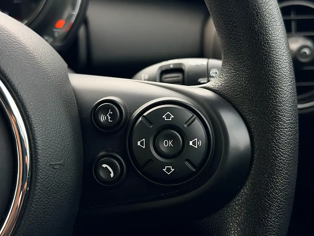 Used 2020 MINI Hatch One Classic Black - Interior and Exterior details 15