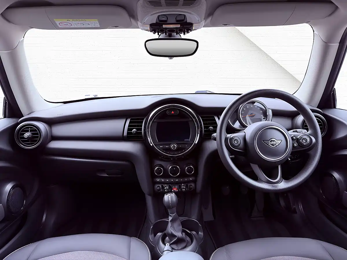 Used 2020 MINI Hatch One Classic Black - Interior and Exterior details 5