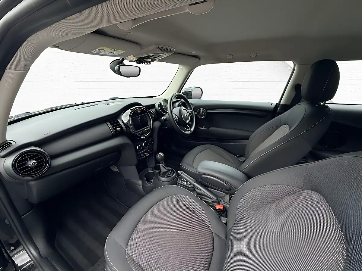 Used 2020 MINI Hatch One Classic Black - Interior and Exterior details 6