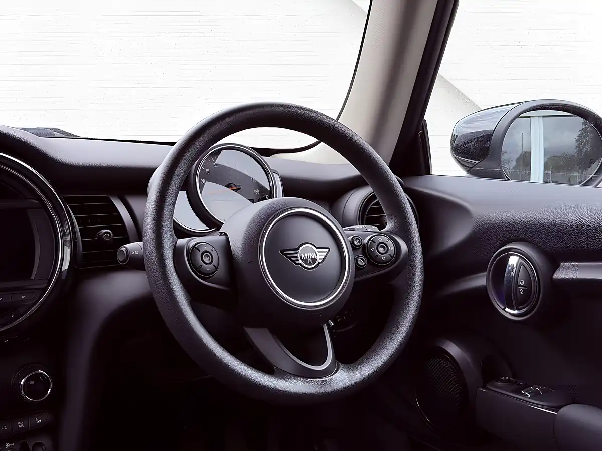 Used 2020 MINI Hatch One Classic Black - Interior and Exterior details 8