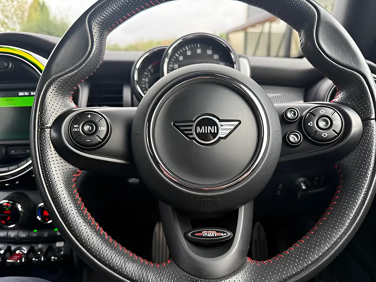 Used 2020 MINI Hatch Sport Silver - Interior and Exterior details 11