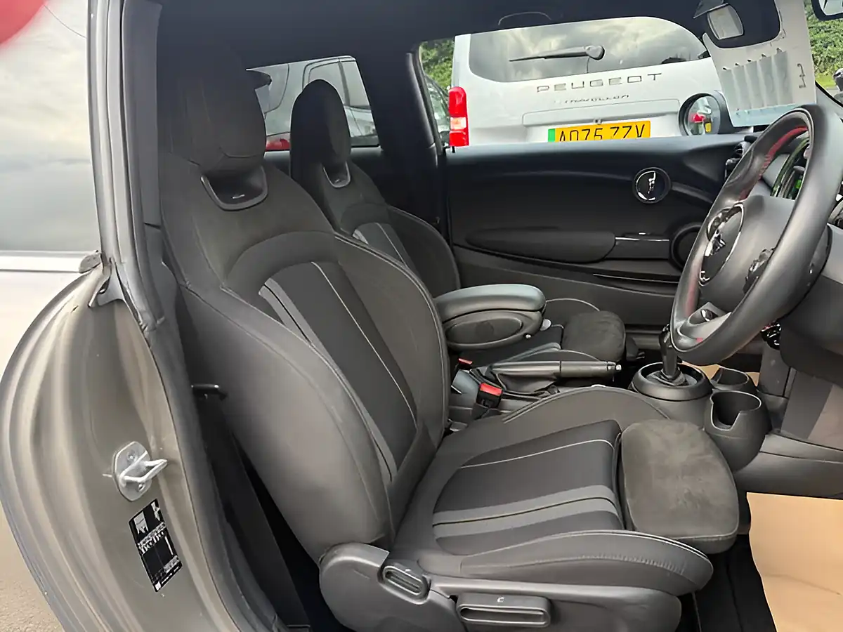Used 2020 MINI Hatch Sport Silver - Interior and Exterior details 15