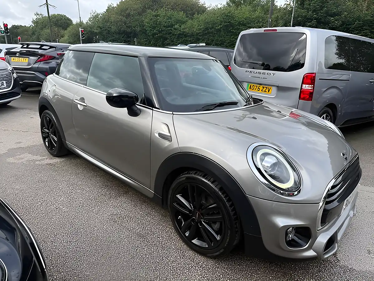 Used 2020 MINI Hatch Sport Silver - Interior and Exterior details 9