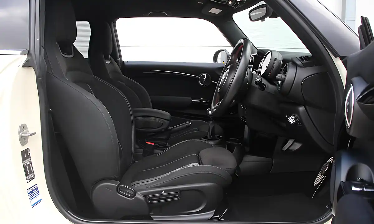 Used 2020 MINI Hatch Sport White - Interior and Exterior details 6