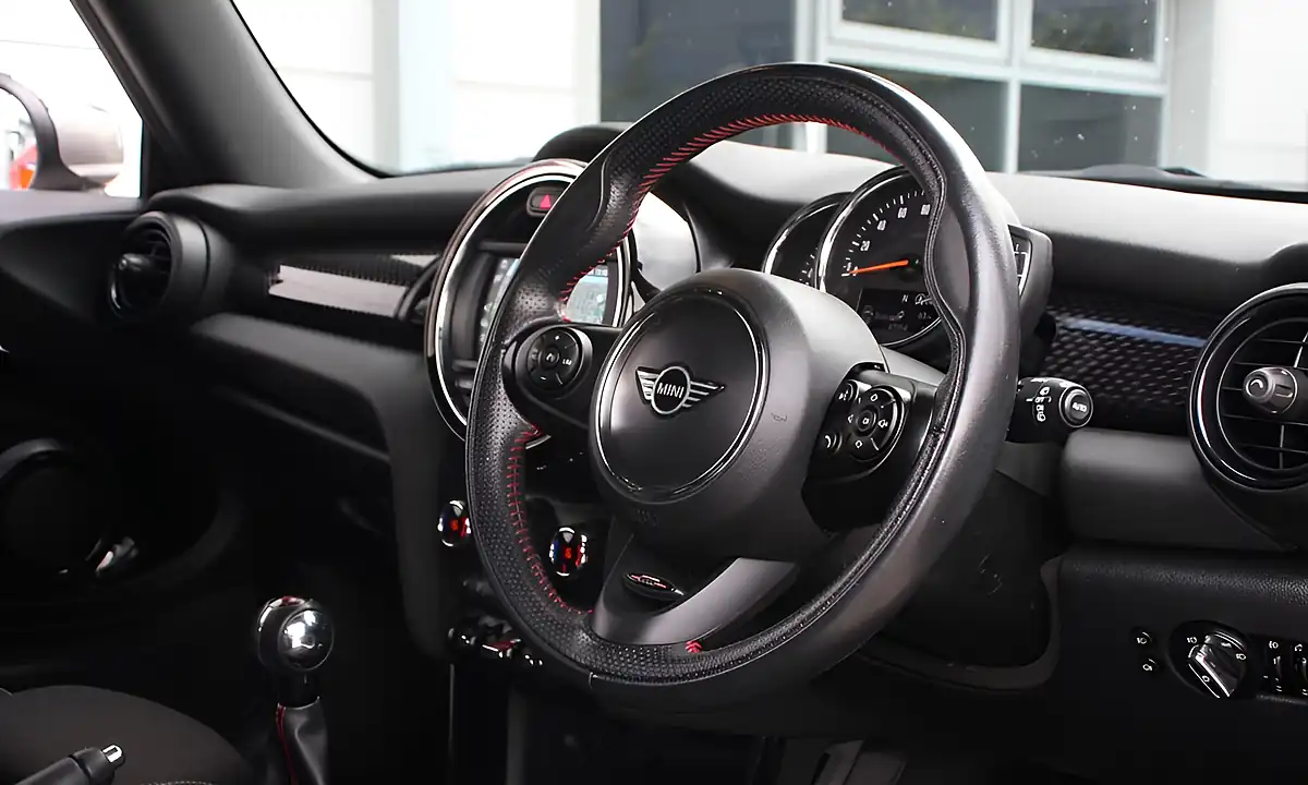 Used 2020 MINI Hatch Sport White - Interior and Exterior details 8