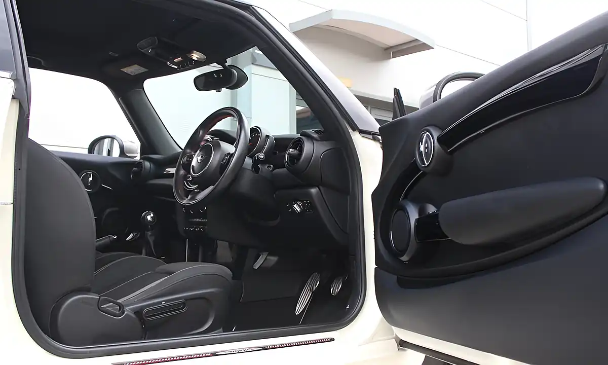 Used 2020 MINI Hatch Sport White - Interior and Exterior details 9