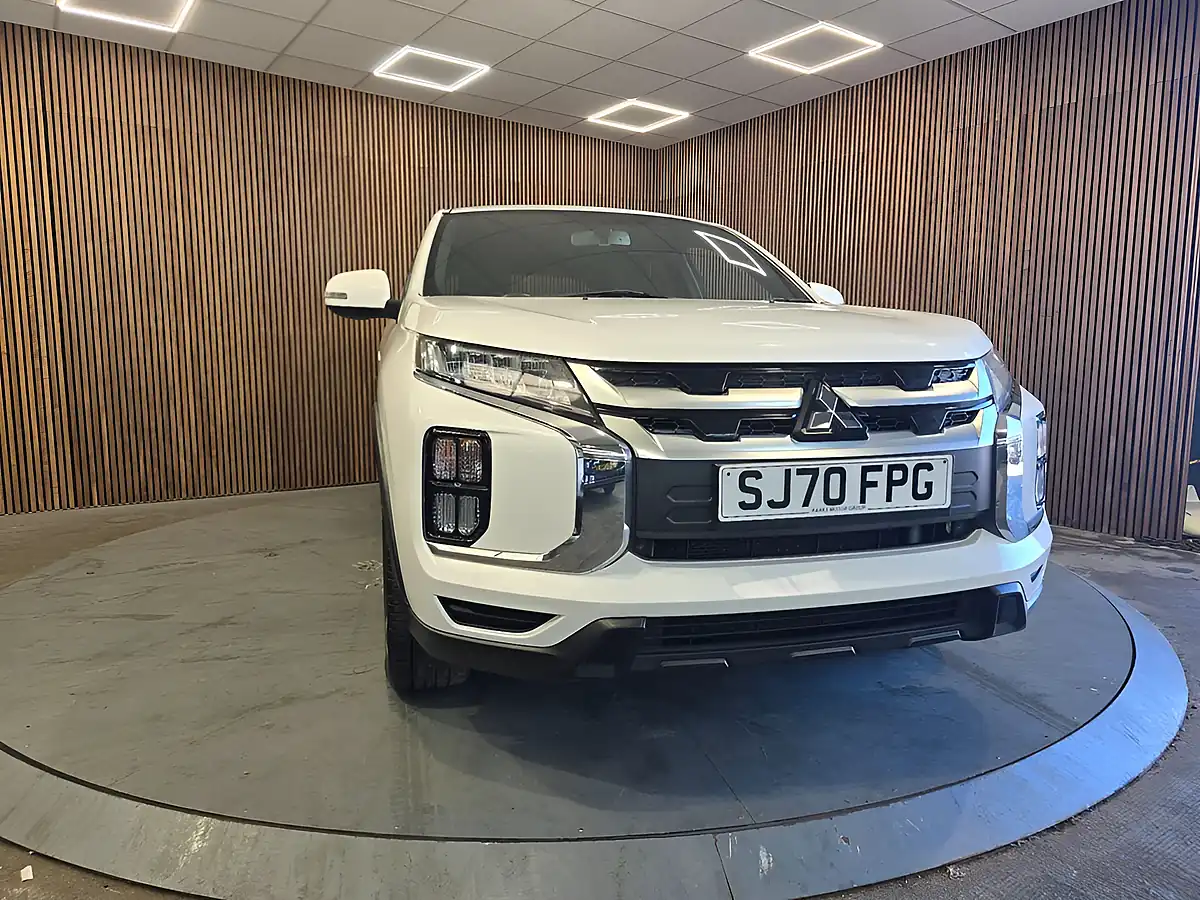 Used 2020 Mitsubishi Asx Dynamic White - Front View