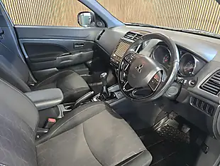 Used 2020 Mitsubishi Asx Dynamic White - Interior and Exterior details 11