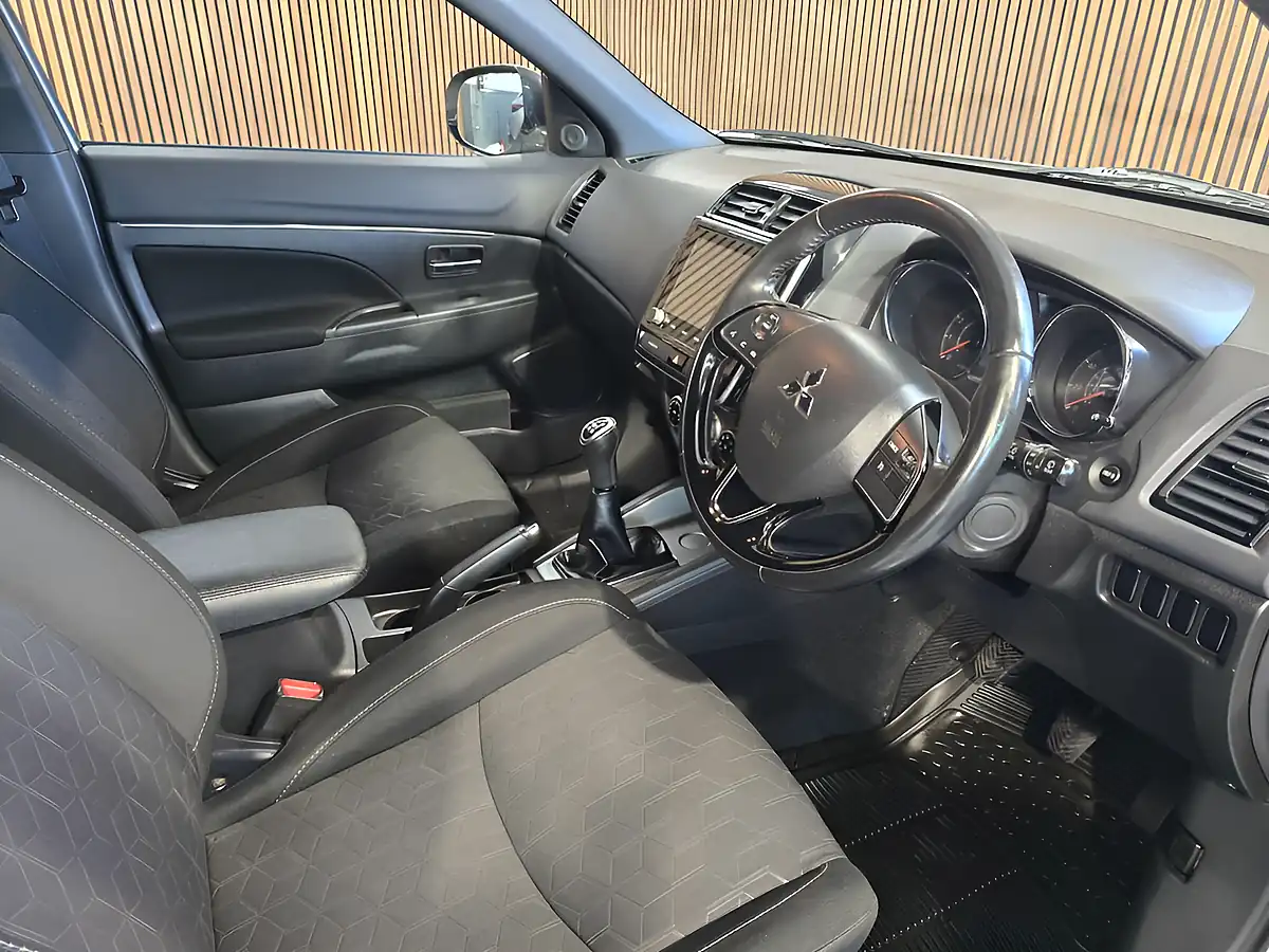 Used 2020 Mitsubishi Asx Dynamic White - Interior and Exterior details 11