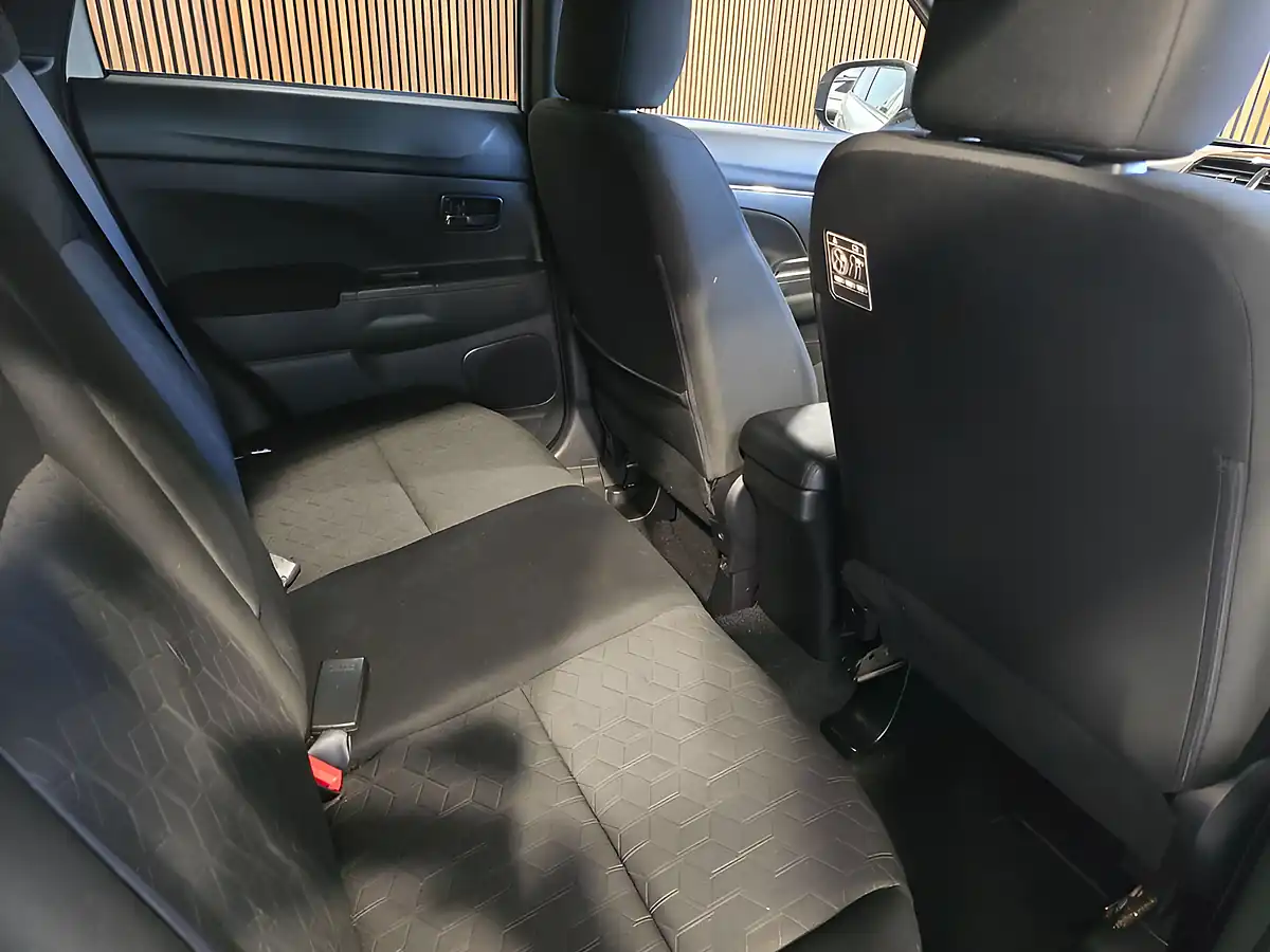 Used 2020 Mitsubishi Asx Dynamic White - Interior and Exterior details 13