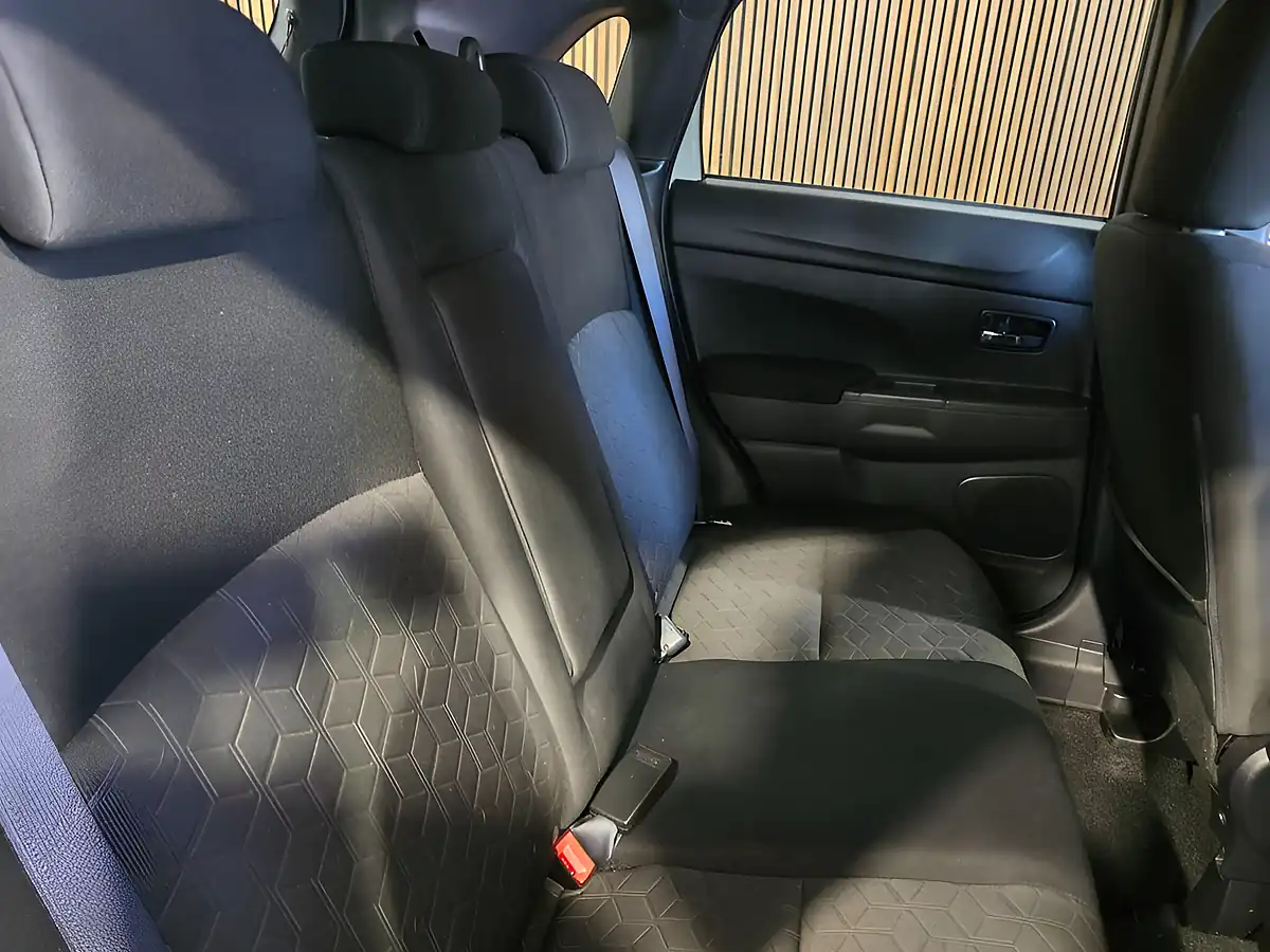 Used 2020 Mitsubishi Asx Dynamic White - Interior and Exterior details 14