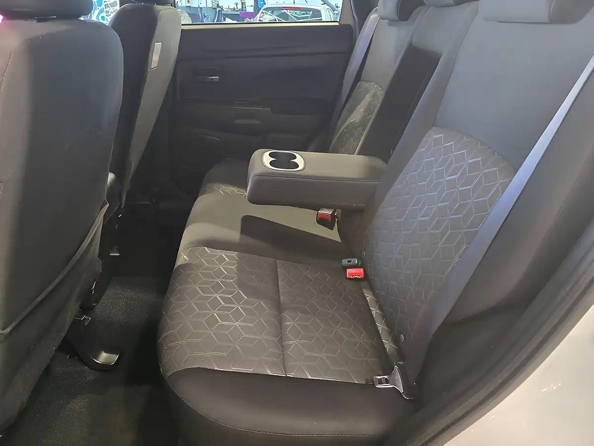 Used 2020 Mitsubishi Asx Dynamic White - Interior and Exterior details 16