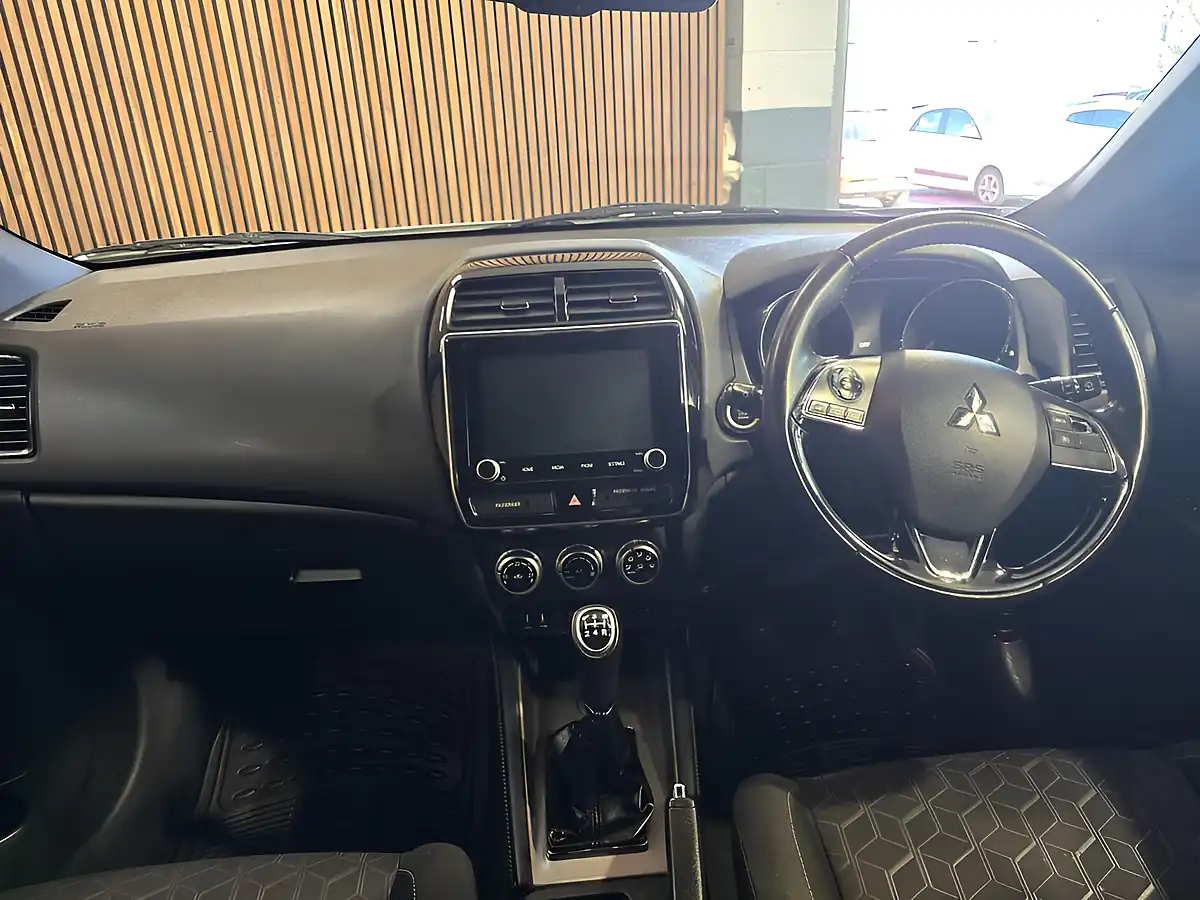 Used 2020 Mitsubishi Asx Dynamic White - Interior and Exterior details 9