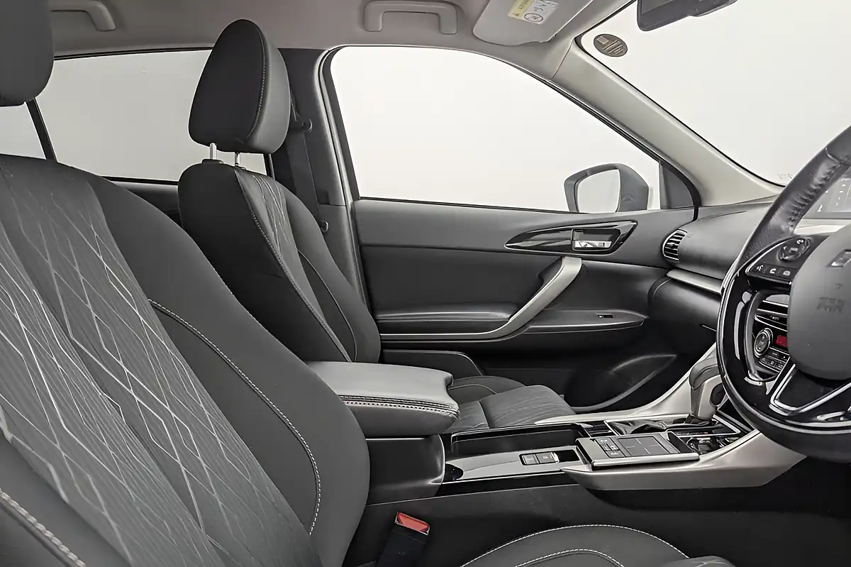 Used 2020 Mitsubishi Eclipse Cross Dynamic White - Interior and Exterior details 2