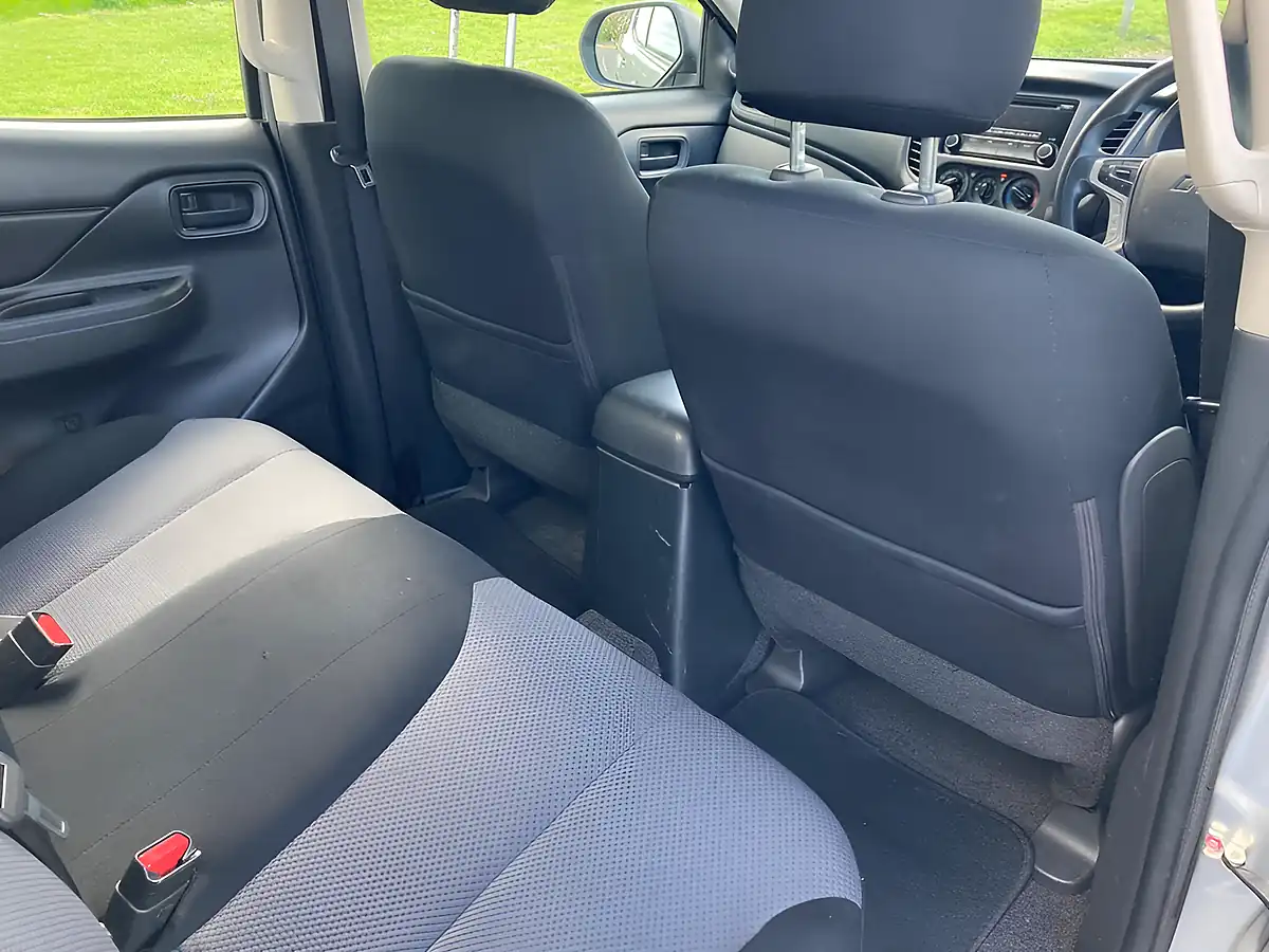 Used 2020 Mitsubishi L200 4Life Silver - Interior and Exterior details 11