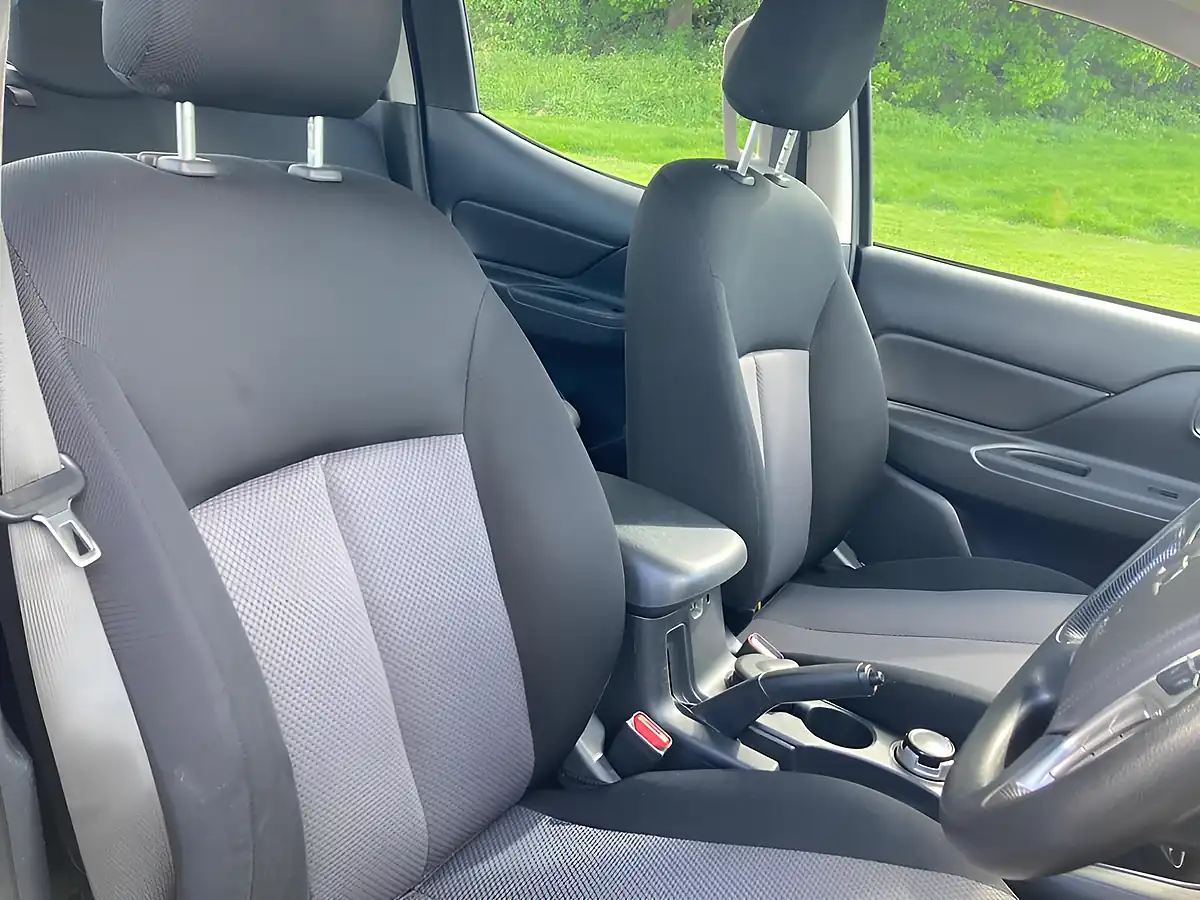 Used 2020 Mitsubishi L200 4Life Silver - Interior and Exterior details 14