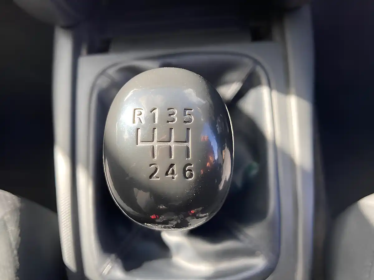 Used 2020 Mitsubishi L200 4Life Silver - Interior and Exterior details 17