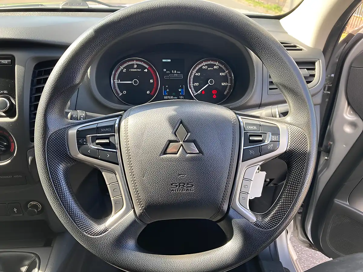 Used 2020 Mitsubishi L200 4Life Silver - Interior and Exterior details 19