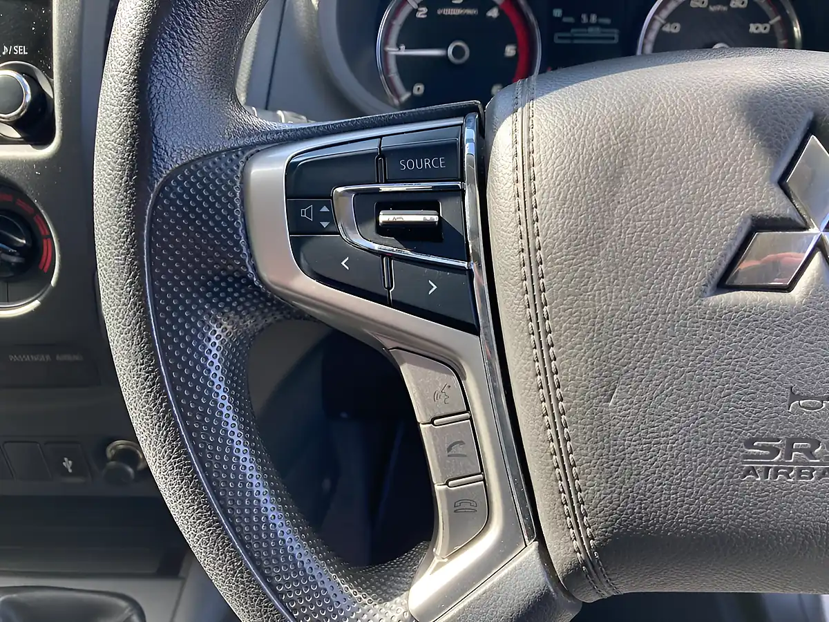 Used 2020 Mitsubishi L200 4Life Silver - Interior and Exterior details 20