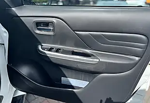 Used 2020 Mitsubishi L200 Barbarian Double Cab Rear Canopy White - Interior and Exterior details 14