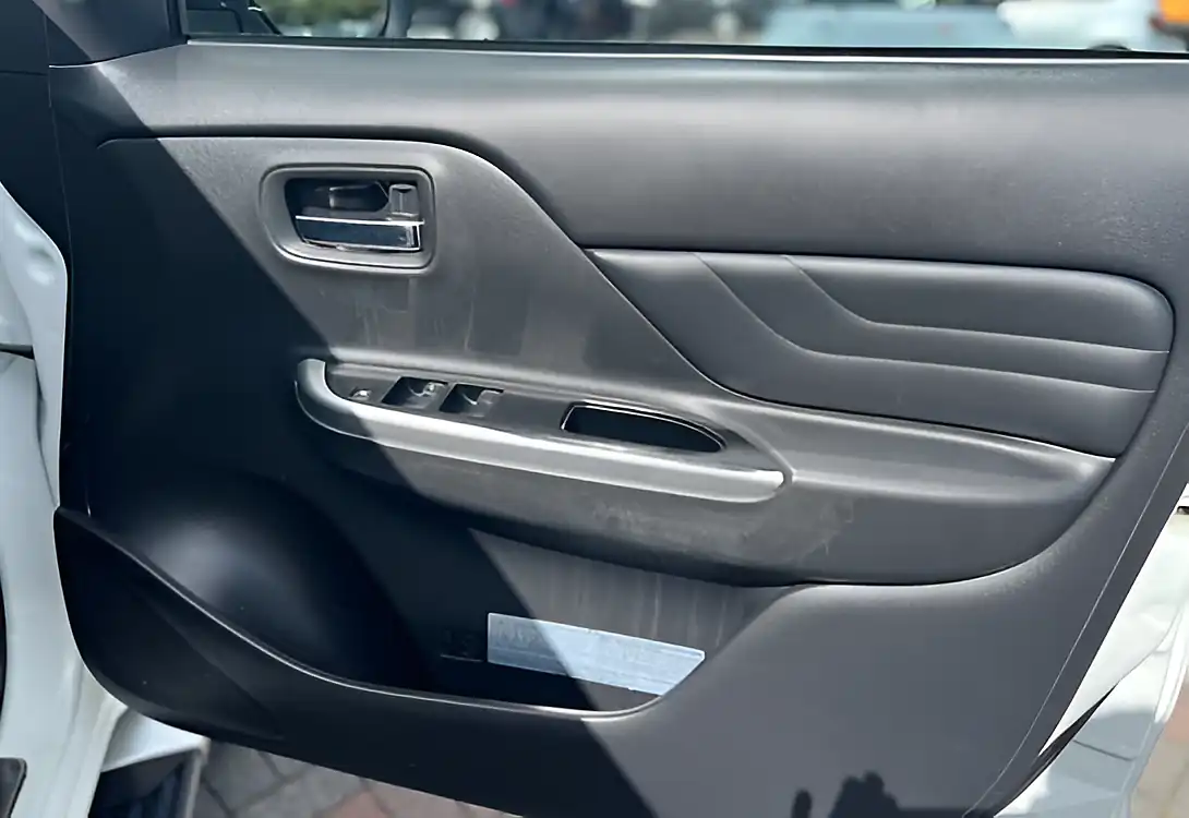 Used 2020 Mitsubishi L200 Barbarian Double Cab Rear Canopy White - Interior and Exterior details 14