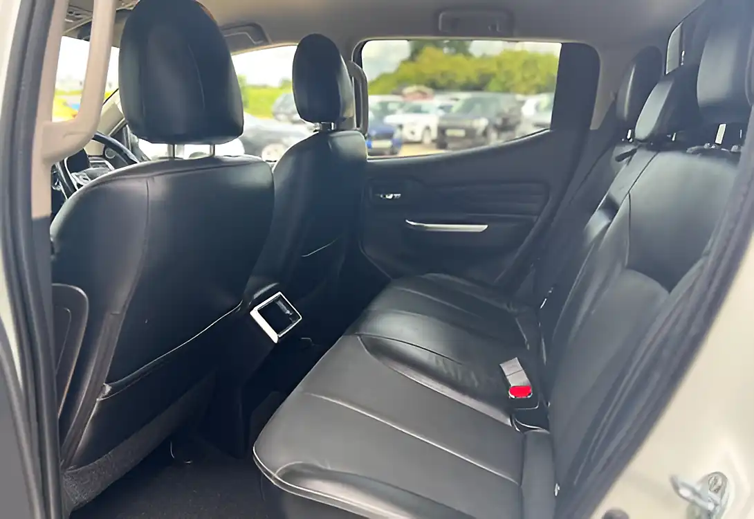 Used 2020 Mitsubishi L200 Barbarian Double Cab Rear Canopy White - Interior and Exterior details 18