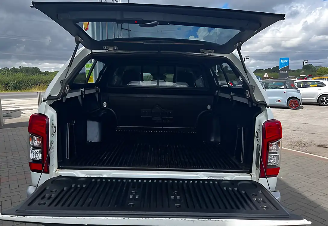 Used 2020 Mitsubishi L200 Barbarian Double Cab Rear Canopy White - Interior and Exterior details 19
