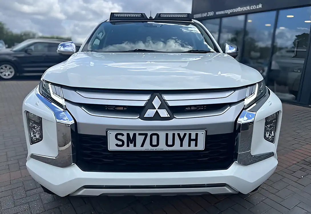 Used 2020 Mitsubishi L200 Barbarian Double Cab Rear Canopy White - Interior and Exterior details 3