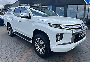 Used 2020 Mitsubishi L200 Barbarian Double Cab Rear Canopy White - Interior and Exterior details 4